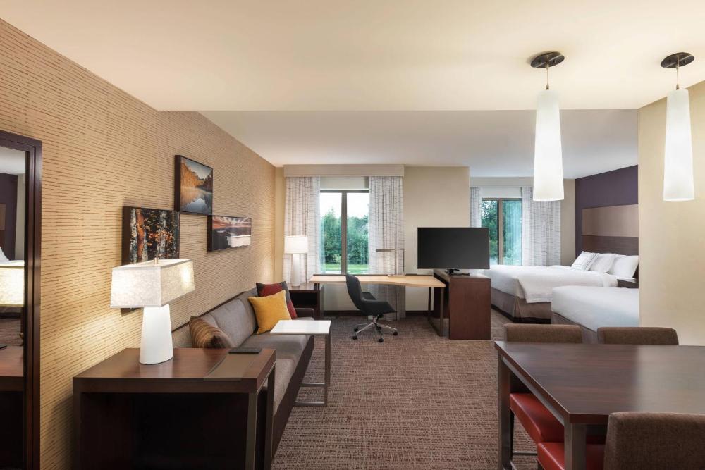 Queen Studio with Two Queen Beds and Sofa Bed interior